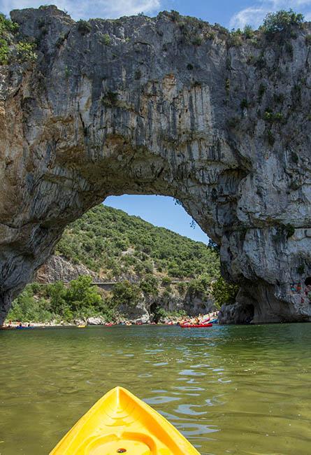 Pourquoi choisir un guide en Ardèche pour encadrer votre descente